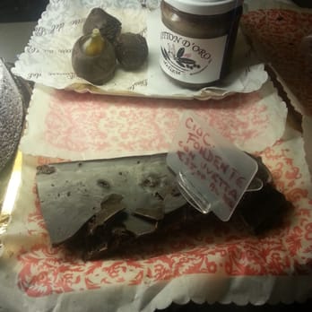 Botton d'Oro - fichi caramellati ricoperti di cioccolato e cioccolato fondente con uvetta - Bakeries Near Me - Rivisondoli, AQ