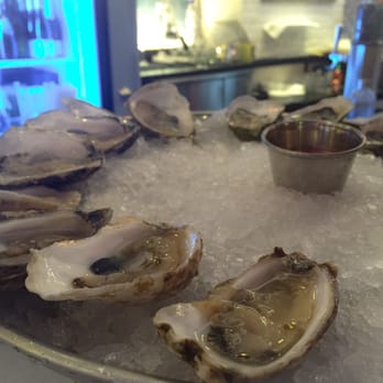 Select Oyster Bar - $2.75 a pop, 6 types: Wellfleet, Island Creek, Pleasant Bay, Pemaquid (Damariscotta, ME), Riptide, and Hog Island (Marshall, CA) - Seafood Near Me - Boston, Massachusetts Select Oyster Bar - $2.75 a pop, 6 types: Wellfleet, Island Creek, Pleasant Bay, Pemaquid (Damariscotta, ME), Riptide, and Hog Island (Marshall, CA) - Seafood Near Me - Boston, Massachusetts