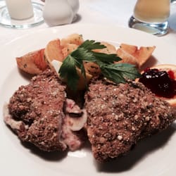 Gasthof Alpenrose - Schnitzel in kürbiskernmantel mit füllung