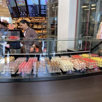 Bachmann - Luxemburgerli - Bakeries Near Me - Zürich, ZH