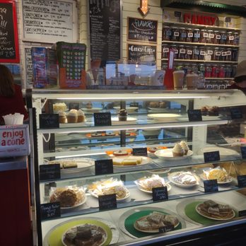 Lickity Split Frozen Custard & Sweets - Bakery case - Ice Cream & Frozen Yogurt Near Me - Chicago, Illinois