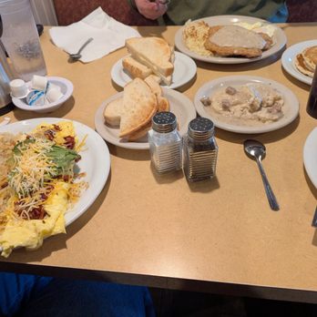 Country Kitchen - New American Near Me - Big Bear Lake, California