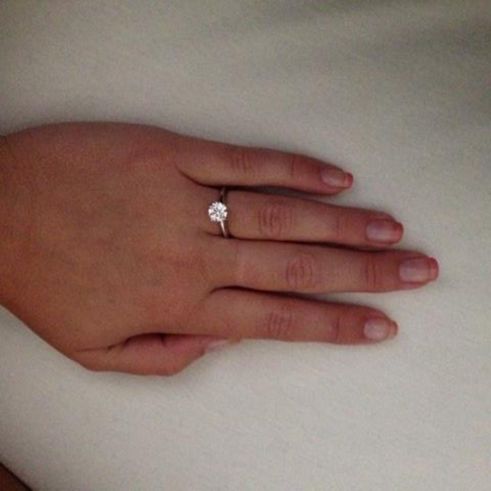 Whiteflash - Expert Selection 0.9ct G VS2 on size 4 finger - Jewelry Near Me - Sugar Land, Texas Whiteflash - Expert Selection 0.9ct G VS2 on size 4 finger - Jewelry Near Me - Sugar Land, Texas