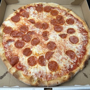 Malo's Pizza & Pasta - Pepperoni Pizza - slices held firm weren't droopy, not overly greasy. Crust was crispy, but a tad soft. These guys made a good solid pizza. - Pizza Near Me - Collingdale, Pennsylvania