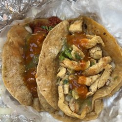 Taquiera La Lomita - Chicken taco, chorizo taco