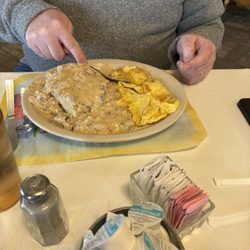 H & D Chuckwagon - Sausage gravy and biscuits
