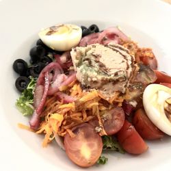 El Argentino - A Little Bit Of Everything: (Ensalada De Atún)