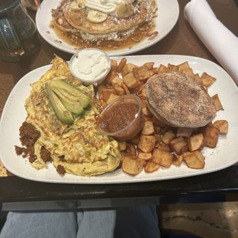 Another Broken Egg Cafe - Chorizo omelet - Breakfast & Brunch Near Me - Burbank, California Another Broken Egg Cafe - Chorizo omelet - Breakfast & Brunch Near Me - Burbank, California