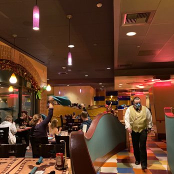 Goofy's Kitchen - American Near Me - Anaheim, California