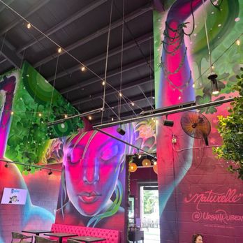 Backyard Social - Decor - amazing artist - Food Trucks Near Me - Fort Myers, Florida