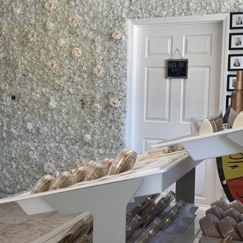 Enviouskin - Beautiful decor, love the vibe here - Skin Care Near Me - San Diego, California Enviouskin - Beautiful decor, love the vibe here - Skin Care Near Me - San Diego, California