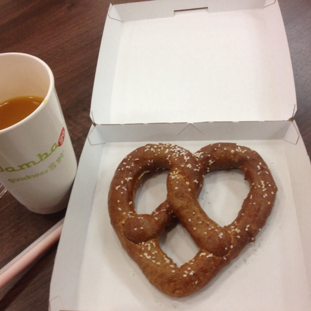 Pretzel with Mango Smoothie! Pretzel with Mango Smoothie!