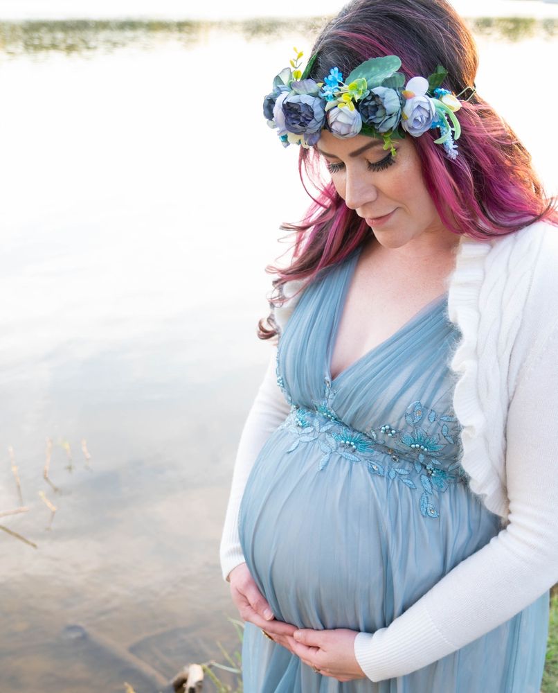 Flaunted Curves Salon Logo