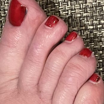 Honest Nail Bar - Edges of the toenails with the old polish on it - Nail Salons Near Me - Kent, Washington Honest Nail Bar - Edges of the toenails with the old polish on it - Nail Salons Near Me - Kent, Washington