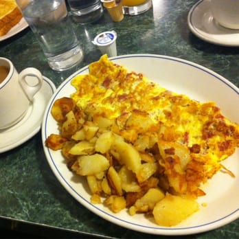 Good Bite Restaurant - Corned beef hash omelette - Diners Near Me - Toronto, Ontario