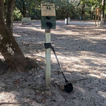 Gulf Breeze Park - Mini poop bag dispensers or poop picker uppers - Dog Parks Near Me - Gulf Breeze, Florida