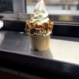 Vanilla pistachio swirl with toffee pretzels