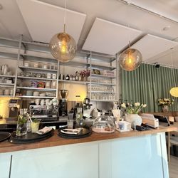 Mad & Kaffe - Interior front counter