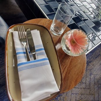 The Berkeley Boathouse - Place setting by the firepit. - Seafood Near Me - Berkeley, California