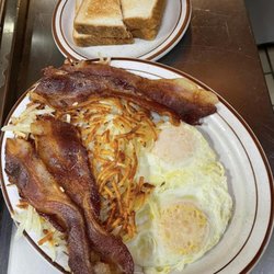 Broadway FAMILY Grill