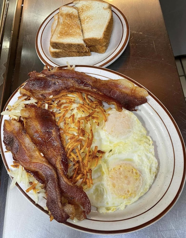 Broadway FAMILY Grill