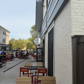 Crust & Cocktails - Cocktail Bars Near Me - Akron, Ohio