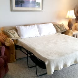 Alii Breeze Vacation Rental - Convertible queen sofa bed allows 4 to sleep at Alii Breeze