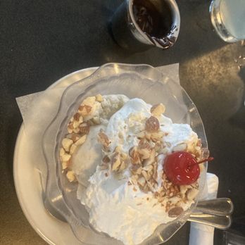 Moo Creamery - Classic Sundae - Burgers Near Me - Bakersfield, California Moo Creamery - Classic Sundae - Burgers Near Me - Bakersfield, California