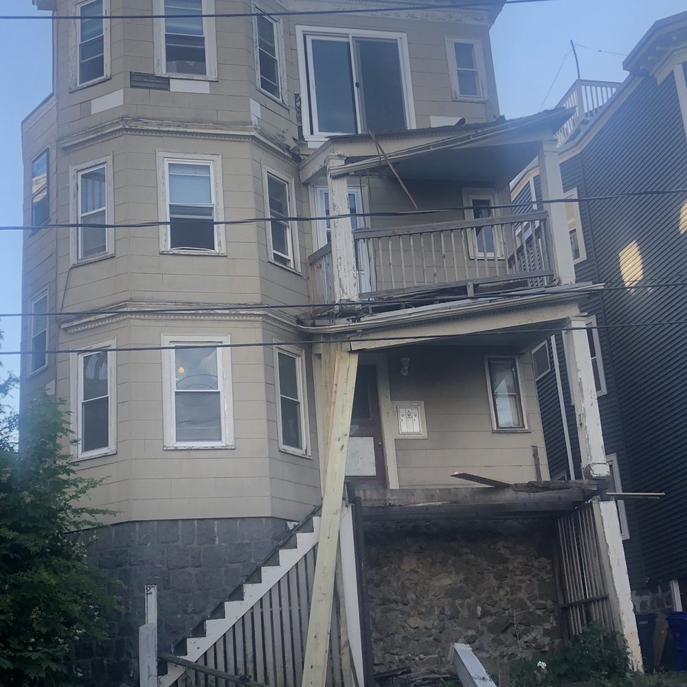 Taken mid-collapse. Note Jose & co at the bottom of the pic scratching their heads. That piece of wood shoring up the porches seems legit. Taken mid-collapse. Note Jose & co at the bottom of the pic scratching their heads. That piece of wood shoring up the porches seems legit.