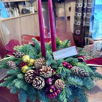 Lynch Creek Farm - Gorgeous Christmas centerpiece - Holiday Decorations Near Me - Shelton, Washington Lynch Creek Farm - Gorgeous Christmas centerpiece - Holiday Decorations Near Me - Shelton, Washington