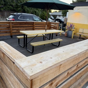 Whitey's Jolly Kone - Exterior seating - Burgers Near Me - West Sacramento, California