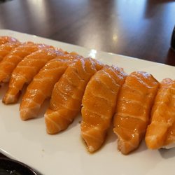 Pinto - Salmon sushi
