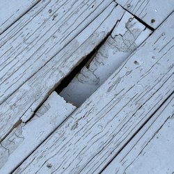 Vacasa - Blue Ridge - Hole in second floor unit deck about 12 inches