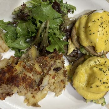 Mars Uptown - Huevos Benedictos - Diners Near Me - Toronto, Ontario