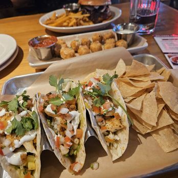 Twin Peaks - Blackened fish tacos and mozzarella bites - New American Near Me - Reno, Nevada Twin Peaks - Blackened fish tacos and mozzarella bites - New American Near Me - Reno, Nevada