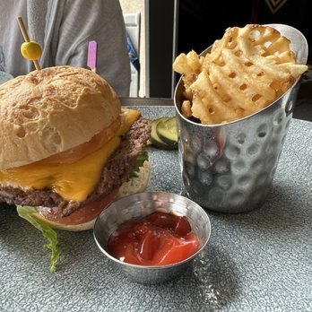 Lamplight Lounge - Impossible burger on gluten free bun - New American Near Me - Anaheim, California