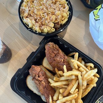 Angry Chickz - Mac bowl and tenders on bread - Chicken Shop Near Me - Vacaville, California