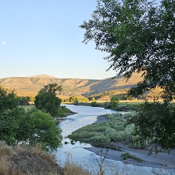 Topwater Pizza - View behind the food truck 3 - Pizza Near Me - Spray, Oregon