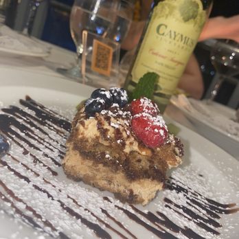 Il Gabbiano - Tiramisu - Italian Near Me - Miami, Florida Il Gabbiano - Tiramisu - Italian Near Me - Miami, Florida