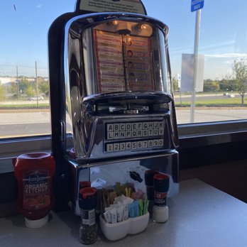 Silver Diner - Old time jukebox at every table, classic - Diners Near Me - Cherry Hill, New Jersey