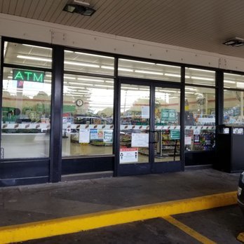 7-Eleven Hawaii - Front door - Convenience Stores Near Me - Honolulu, Hawaii