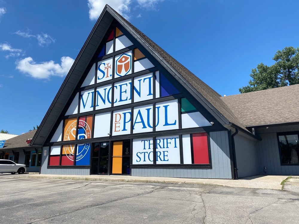 ST. VINCENT DE PAUL VINTAGE & THRIFT - 801 73rd St, Windsor Heights, IA