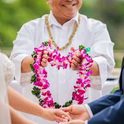 Honolulu Flower Lady - Leis