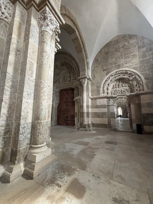 Basilique de Vézelay by null