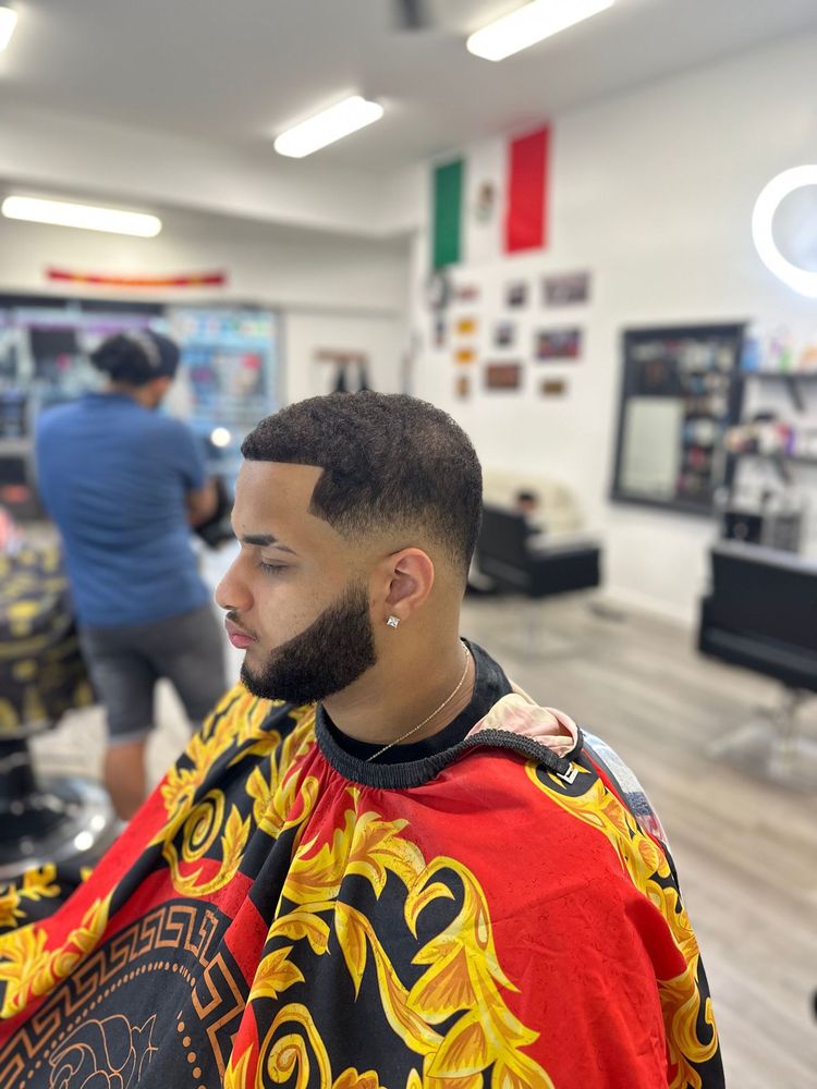 Peluquería Lucia Mendez & Vikingos barber shop Logo