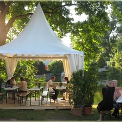 Sommerinsel - Tübingen/Sommerinsel 2008, kurz nach Eröffnung: einer der begehrten Plätze