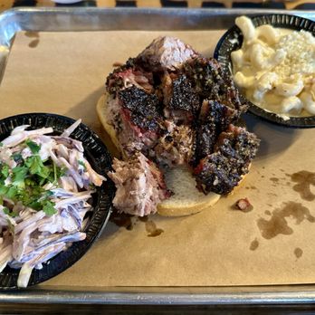 3 Halves Brewing - Single meat plate: burnt ends, Mac & cheese and wasabi slaw - Breweries Near Me - Liberty, Missouri