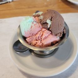 USA Family Restaurant - Spomoni