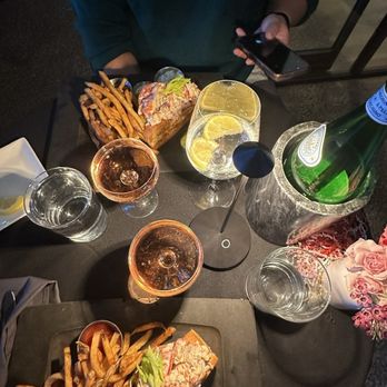 6Smith - Chilled Lobster Roll - Seafood Near Me - Wayzata, Minnesota