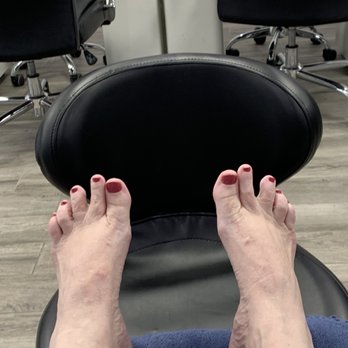 Mani Pedi Spa - Pedi and some relaxed feet! - Nail Salons Near Me - Jacksonville, Florida